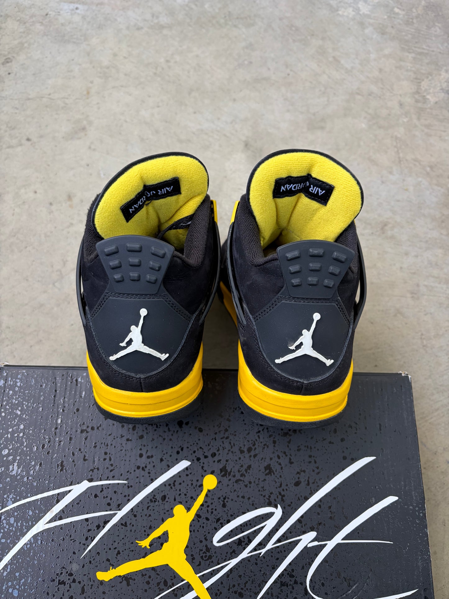 Jordan 4 Retro Thunder (2023) (Men's) (US 8)