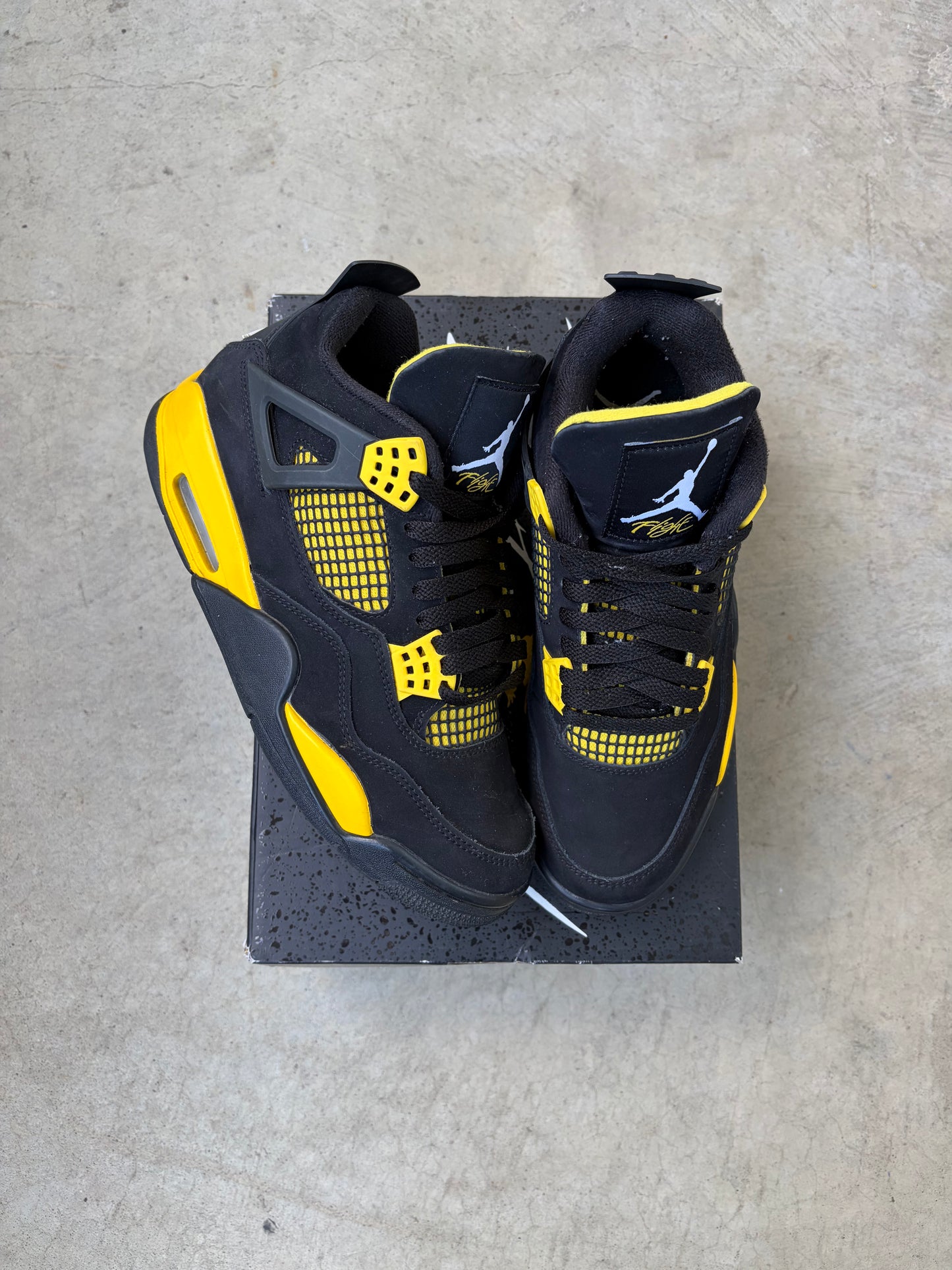 Jordan 4 Retro Thunder (2023) (Men's) (US 8)