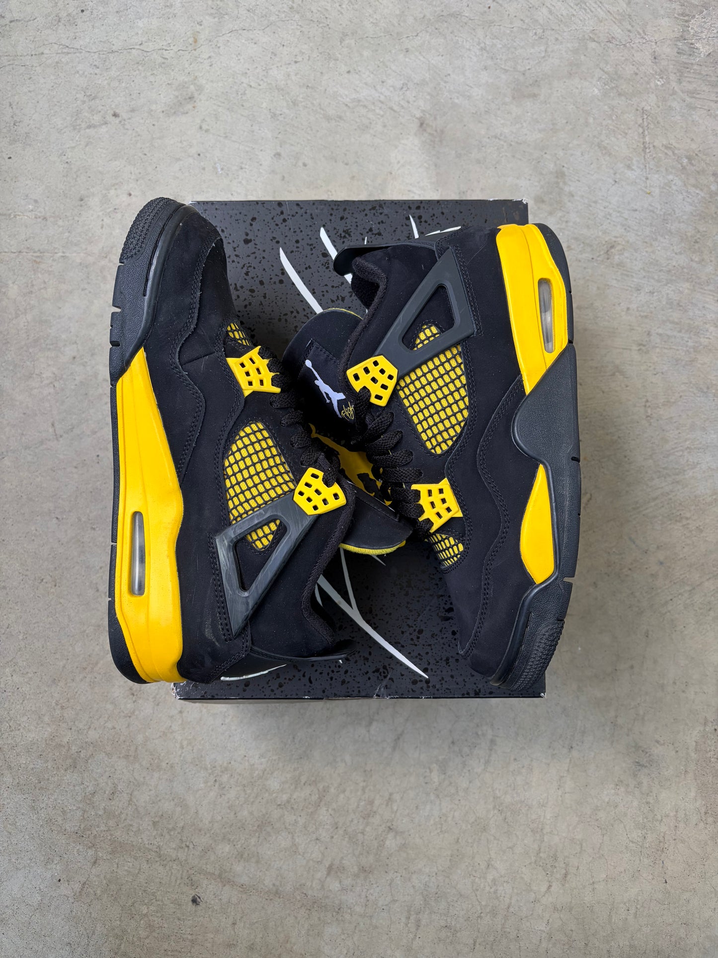 Jordan 4 Retro Thunder (2023) (Men's) (US 8)