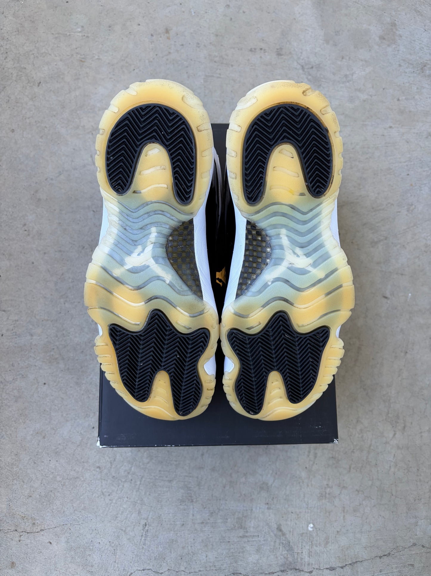 Jordan 11 Retro DMP Gratitude (2023) (Men's) (US 9)