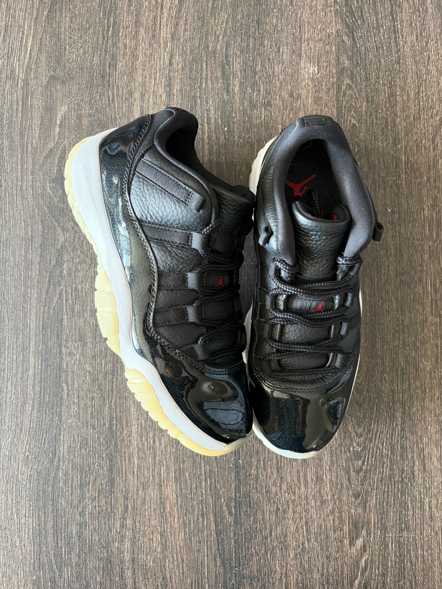 Jordan 11 Retro Low 72-10 (US 9) - USED