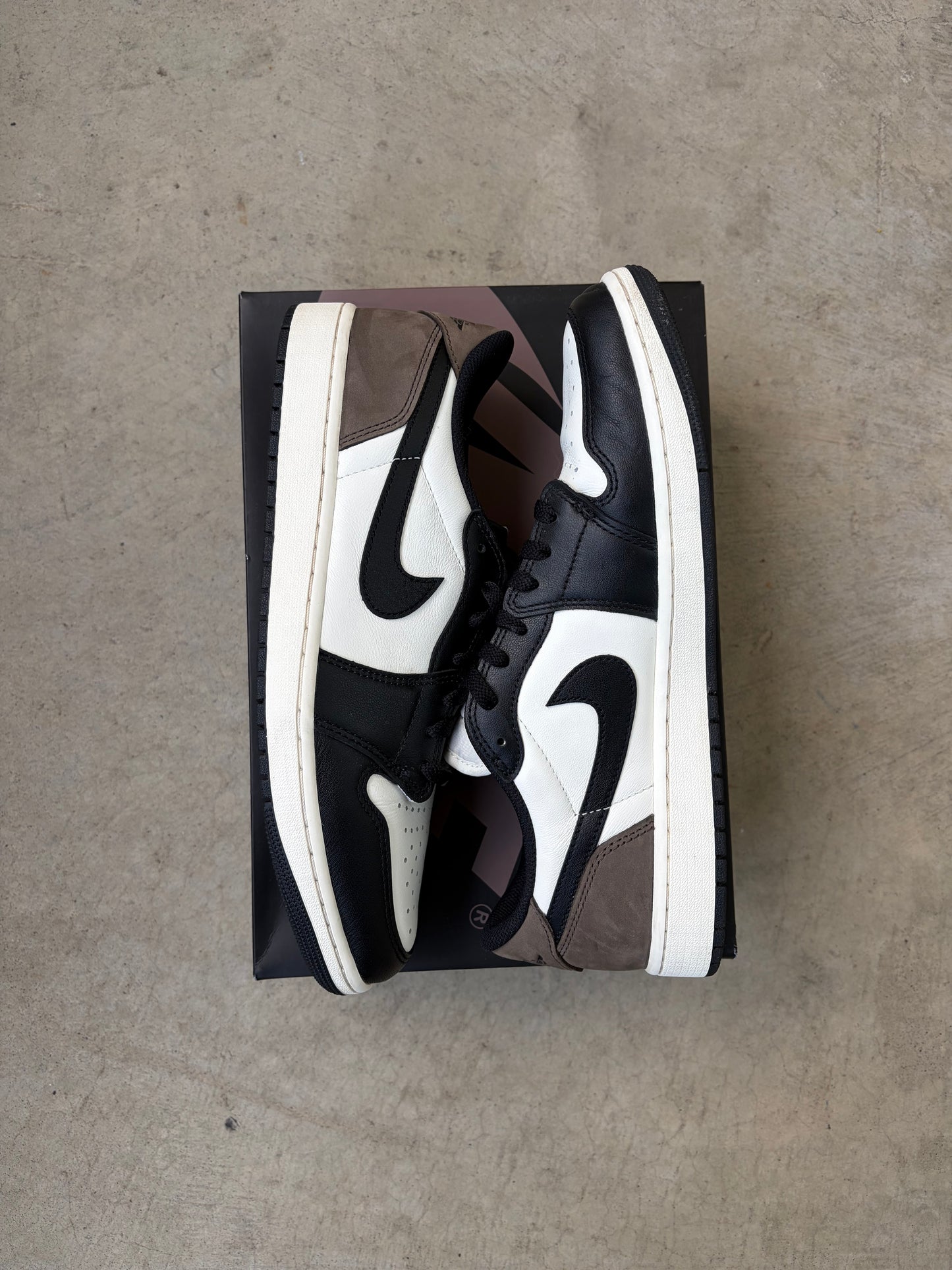 Jordan 1 Retro Low OG Mocha (Men's) (US 12)