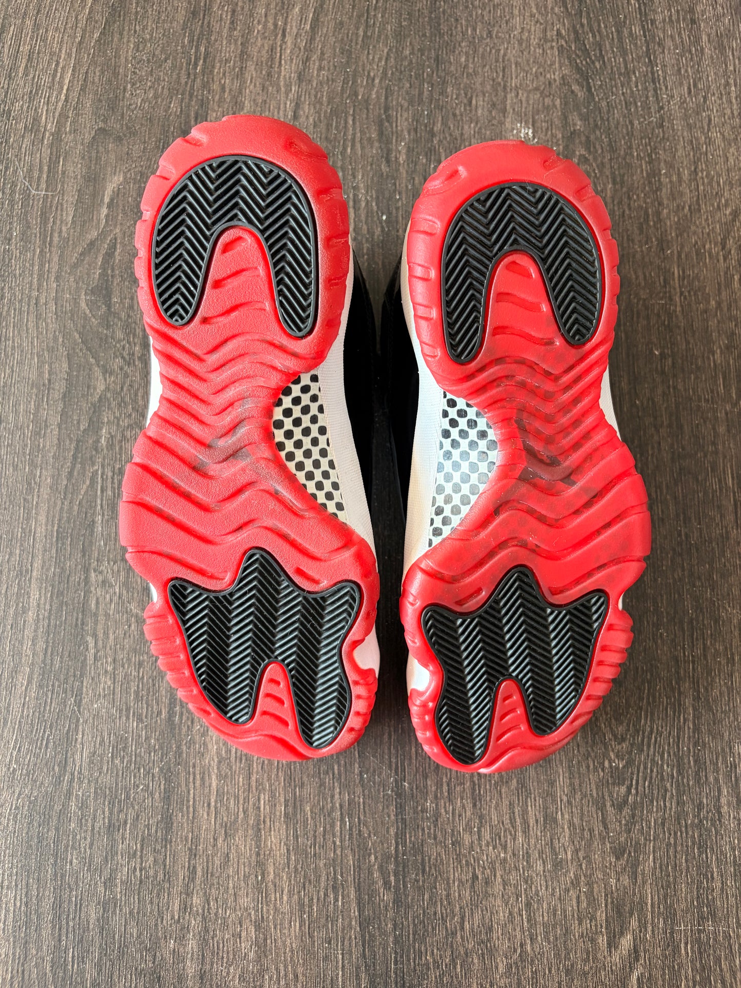 Jordan 11 Retro Playoffs Bred (2019) (US 8.5) - USED