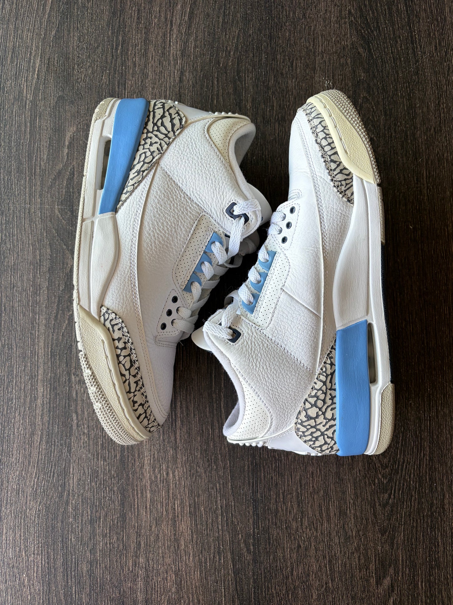 Jordan 3 Retro UNC (2020) (US 9) - Yellowing