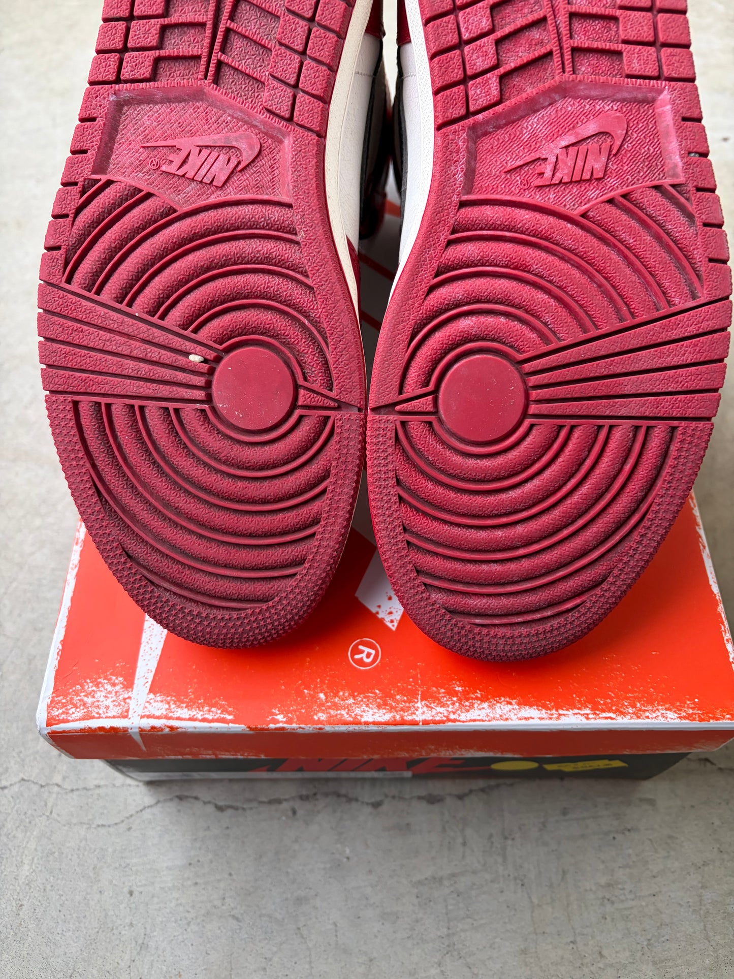 Jordan 1 Retro High OG Chicago Lost and Found (Men's) (US 9.5)