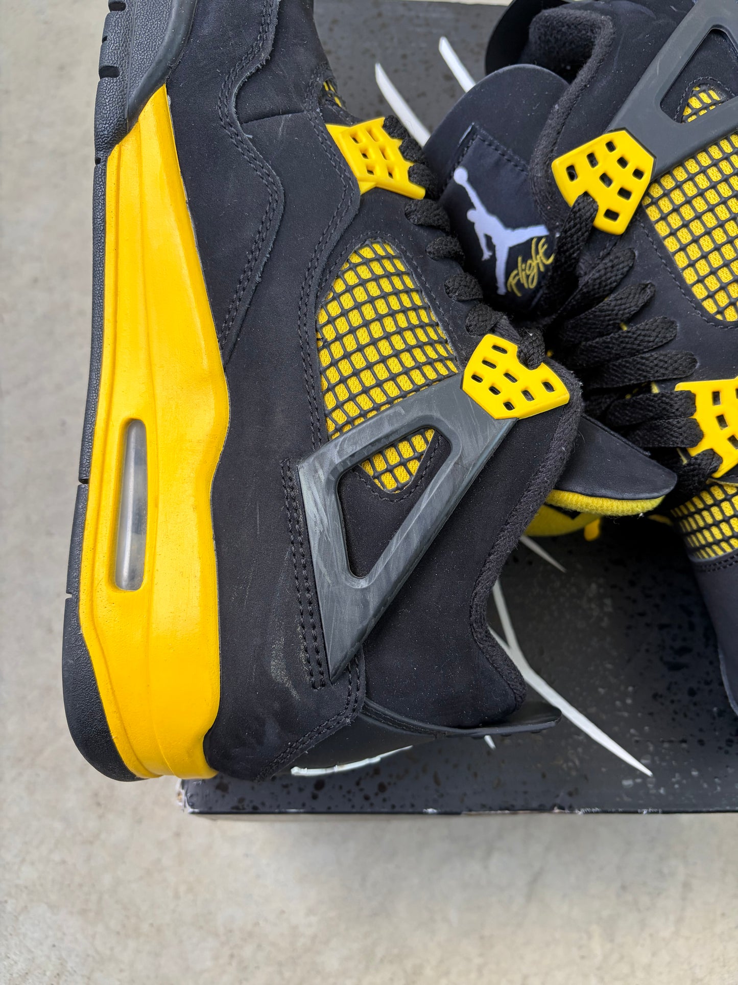 Jordan 4 Retro Thunder (2023) (Men's) (US 8)