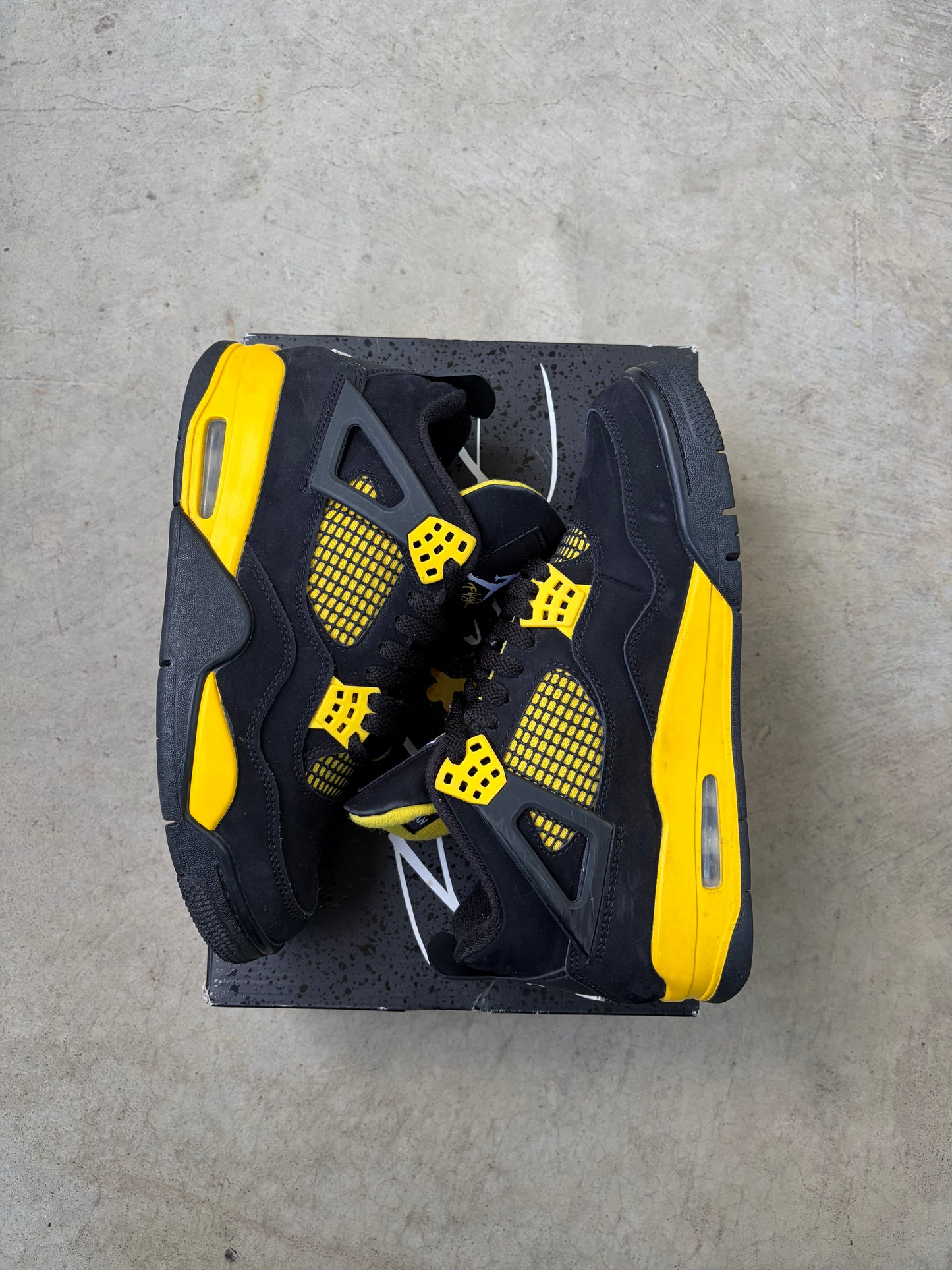 Jordan 4 Retro Thunder (2023) (Men's) (US 8)