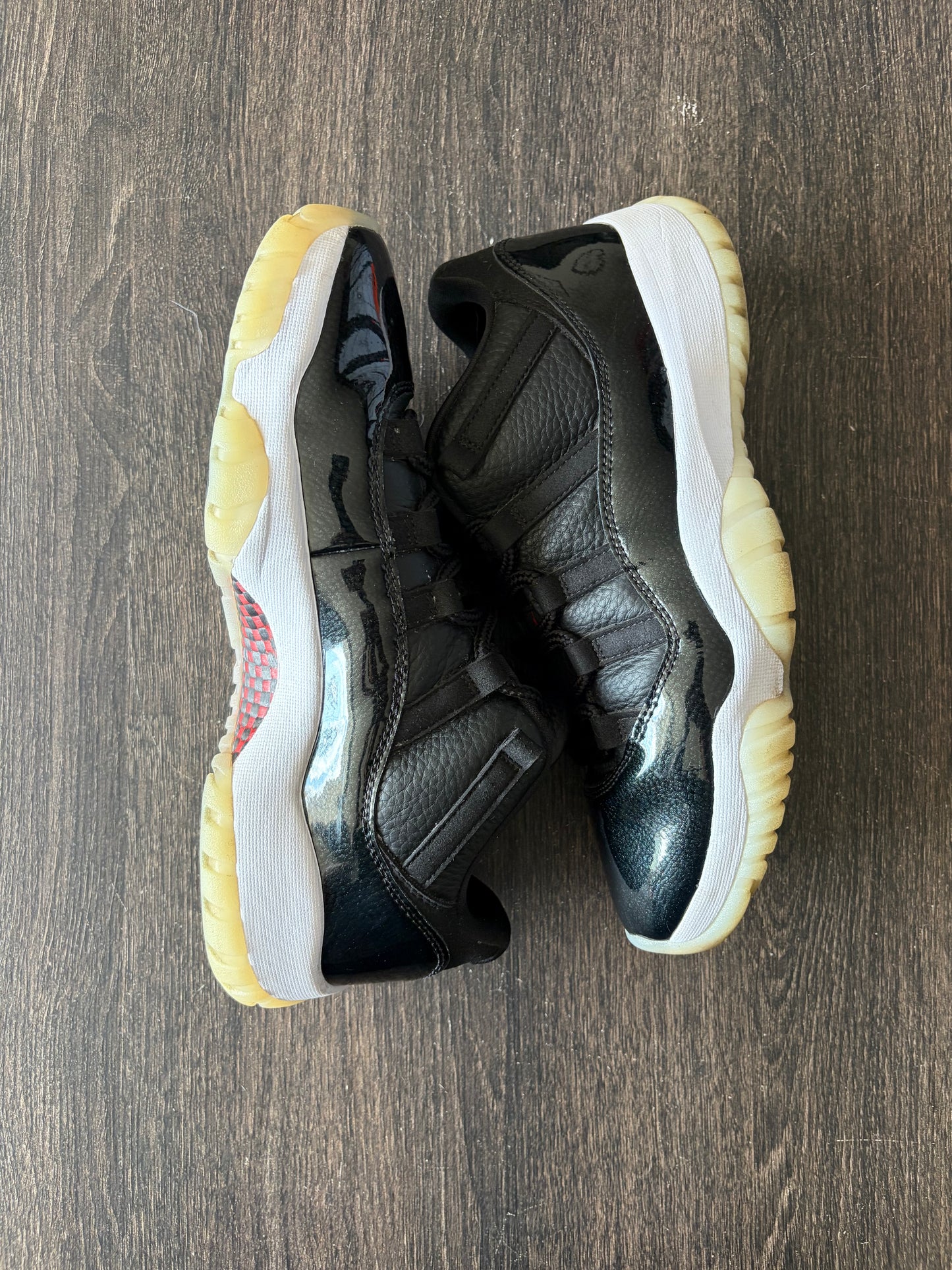 Jordan 11 Retro Low 72-10 (US 9) - USED