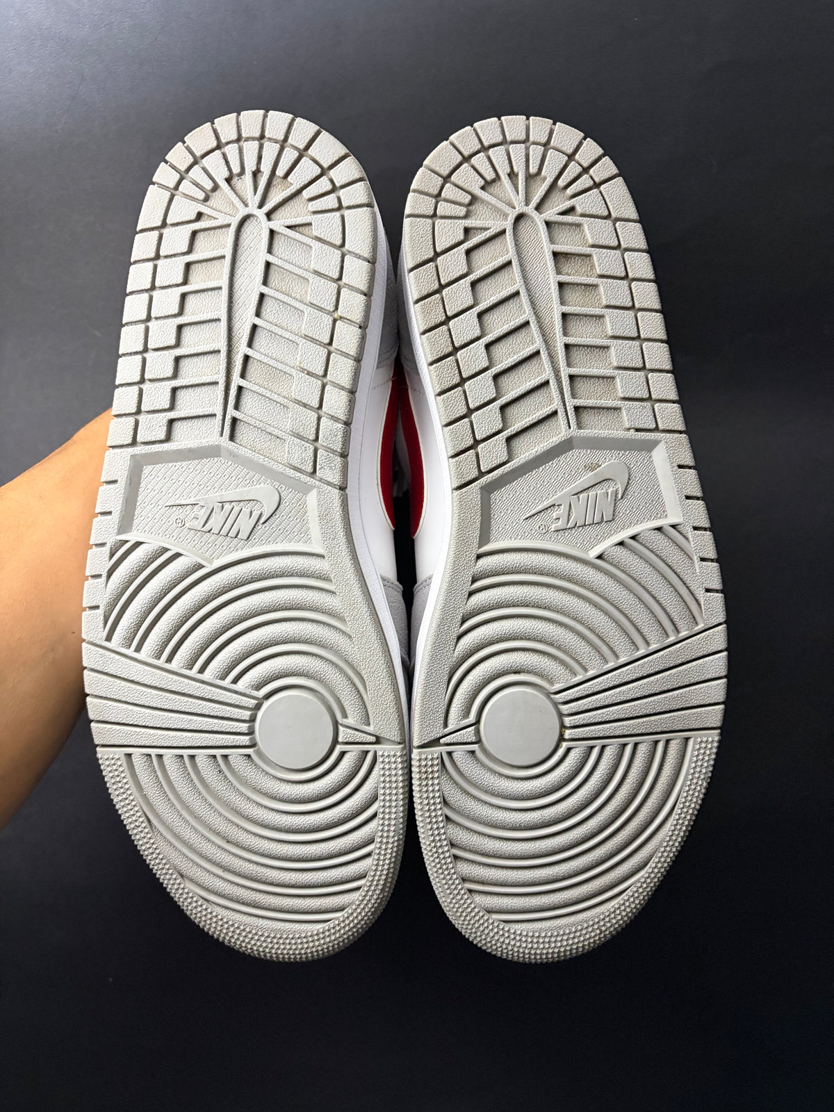 Jordan 1 Low SE Light Smoke Grey Gym Red (US 10) - USED