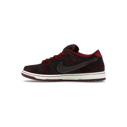 nike_sb_dunk_low_riot_skateshop_1